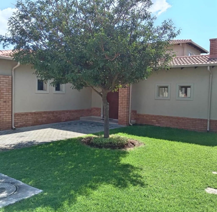 4 Bedroom Property for Sale in Noordwyk Gauteng