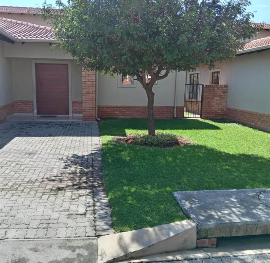 4 Bedroom Property for Sale in Noordwyk Gauteng