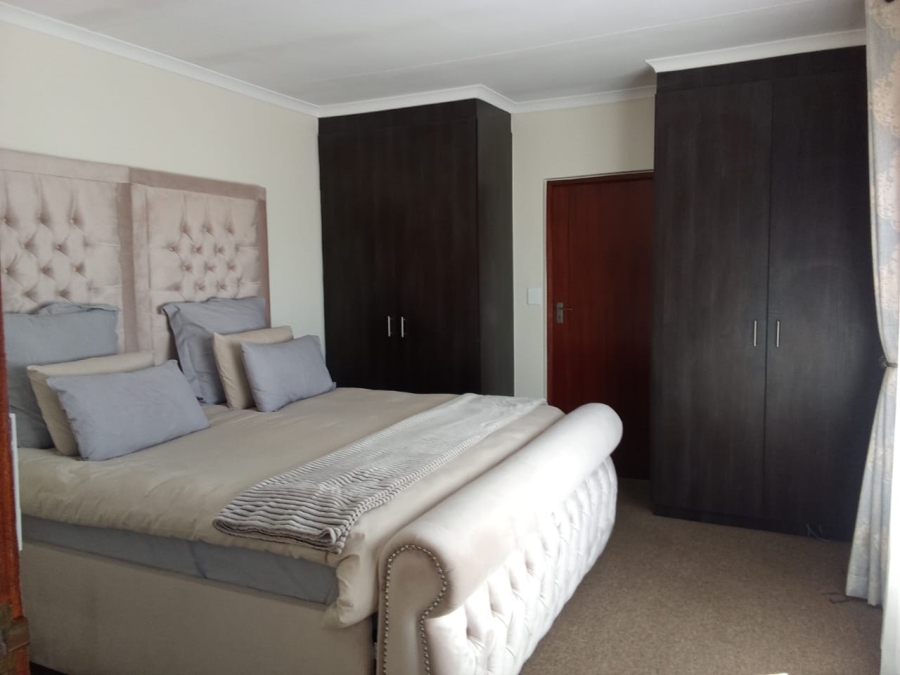 4 Bedroom Property for Sale in Noordwyk Gauteng