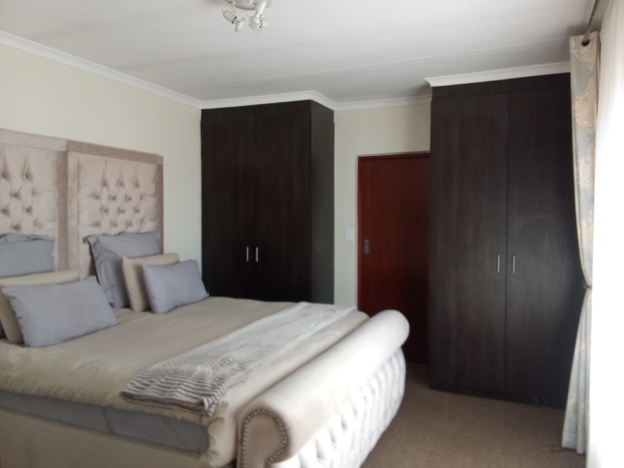 4 Bedroom Property for Sale in Noordwyk Gauteng