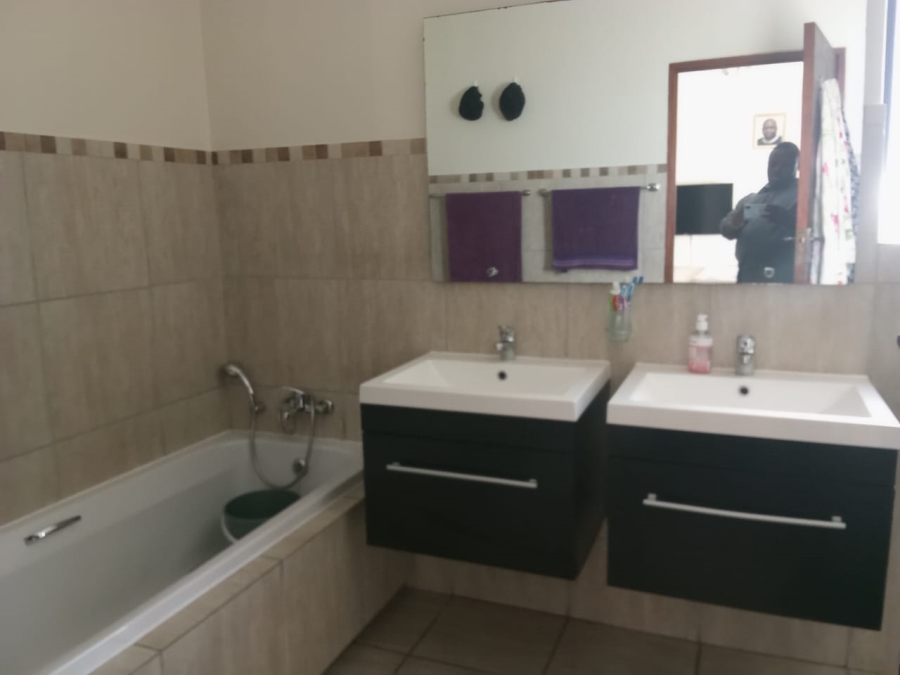 4 Bedroom Property for Sale in Noordwyk Gauteng