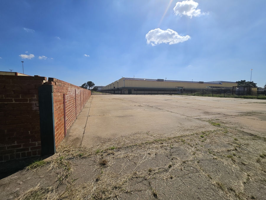 To Let commercial Property for Rent in Rosslyn Gauteng