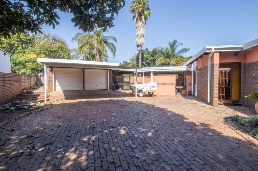 4 Bedroom Property for Sale in Wierda Park Gauteng