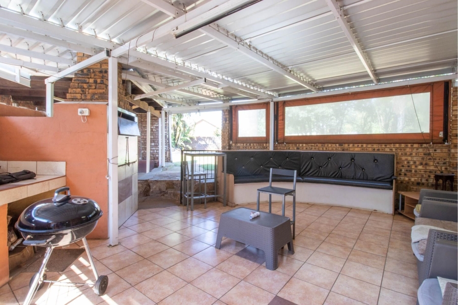 4 Bedroom Property for Sale in Wierda Park Gauteng