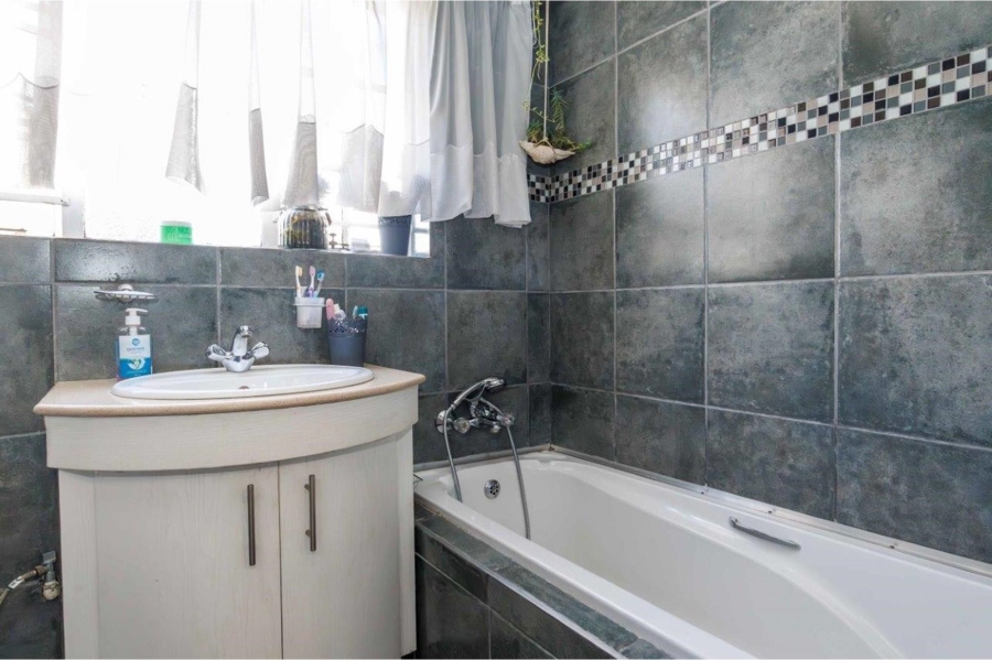 3 Bedroom Property for Sale in Eden Glen Gauteng