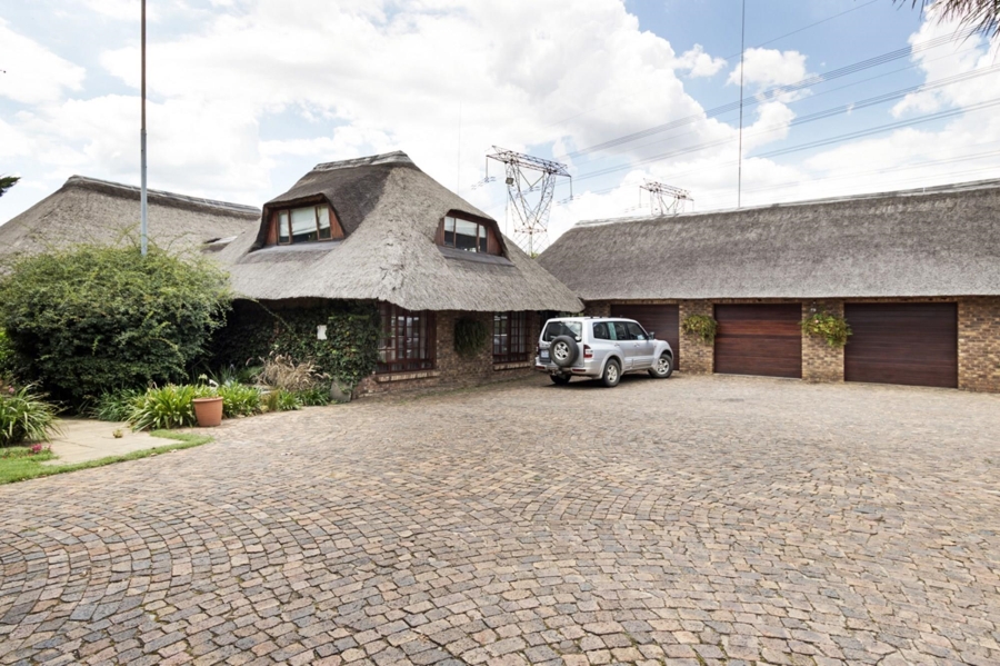 5 Bedroom Property for Sale in Mnandi Gauteng