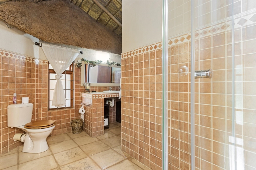 5 Bedroom Property for Sale in Mnandi Gauteng