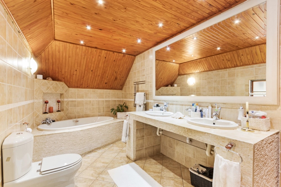 5 Bedroom Property for Sale in Mnandi Gauteng