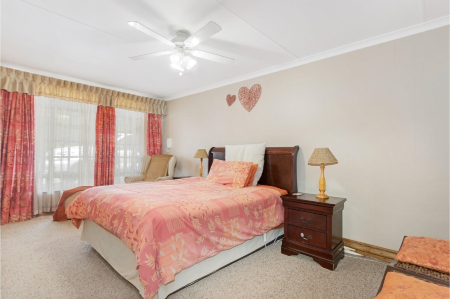 5 Bedroom Property for Sale in Mnandi Gauteng