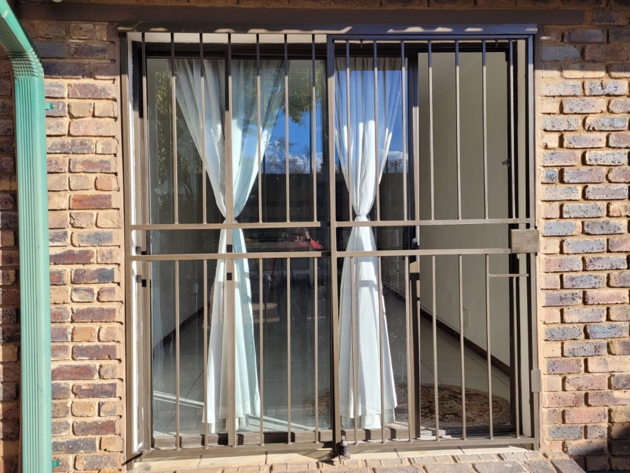To Let 1 Bedroom Property for Rent in Constantia Park Gauteng