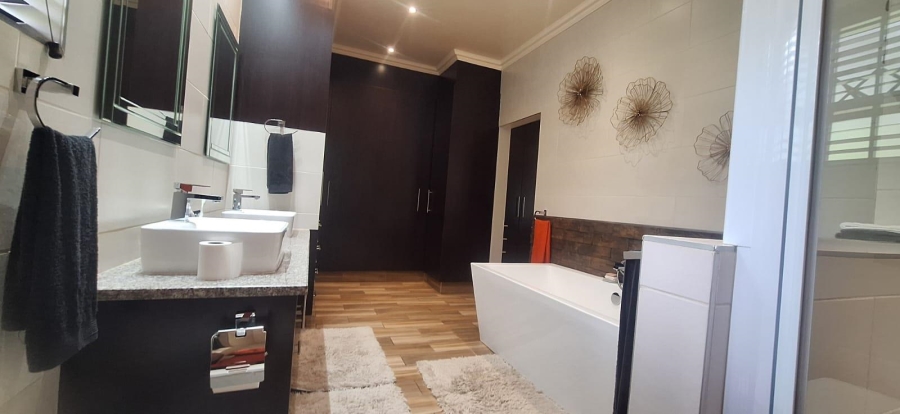 4 Bedroom Property for Sale in Glen Harvie Gauteng