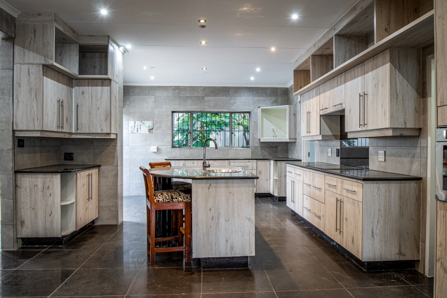 To Let 5 Bedroom Property for Rent in Constantia Kloof Gauteng
