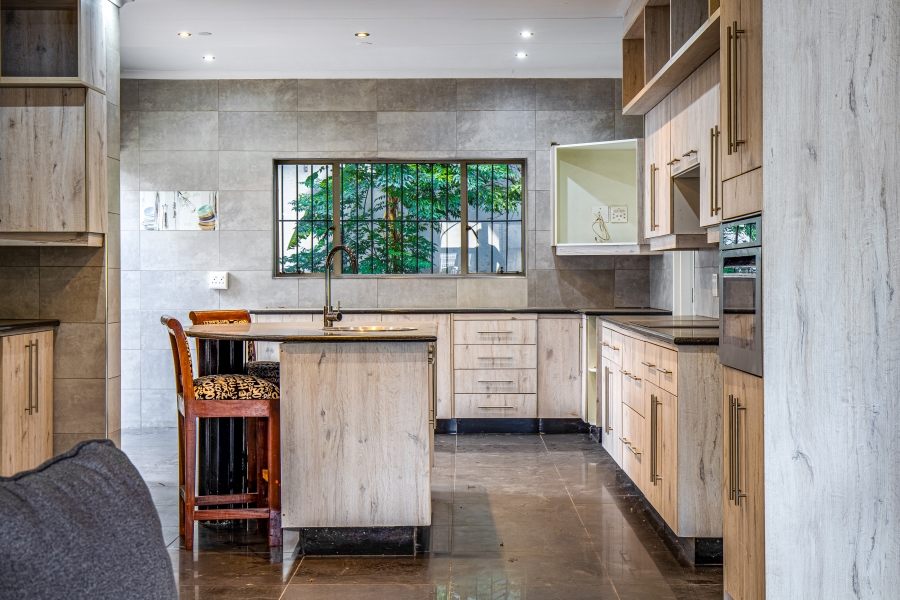 To Let 5 Bedroom Property for Rent in Constantia Kloof Gauteng