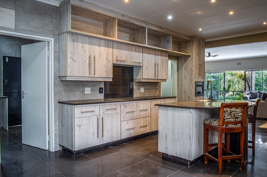 To Let 5 Bedroom Property for Rent in Constantia Kloof Gauteng