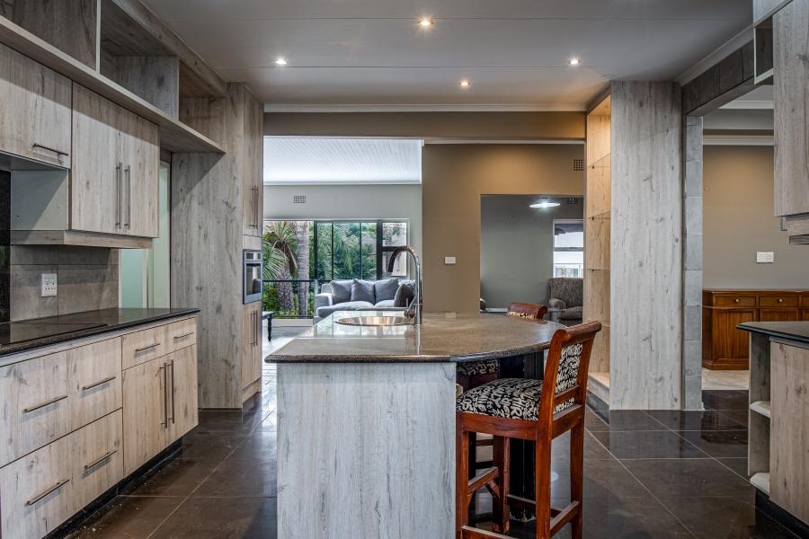 To Let 5 Bedroom Property for Rent in Constantia Kloof Gauteng