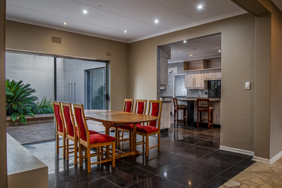 To Let 5 Bedroom Property for Rent in Constantia Kloof Gauteng