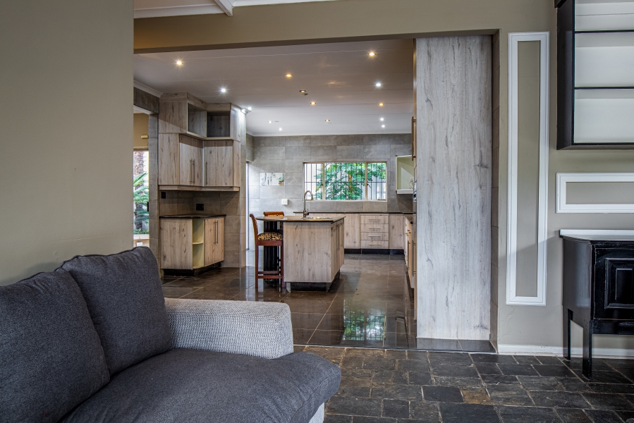 To Let 5 Bedroom Property for Rent in Constantia Kloof Gauteng