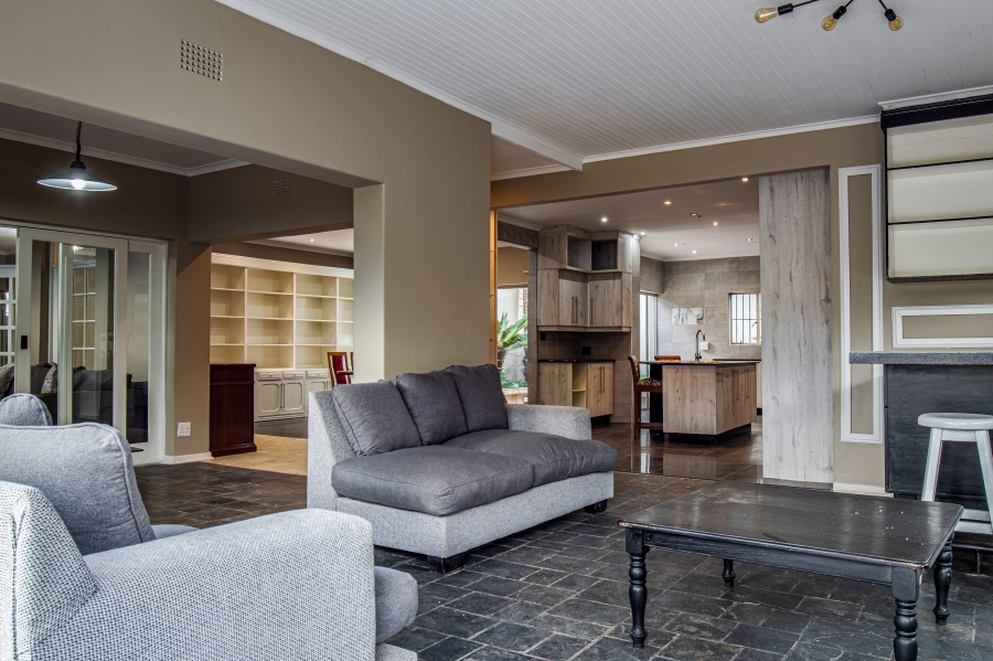 To Let 5 Bedroom Property for Rent in Constantia Kloof Gauteng