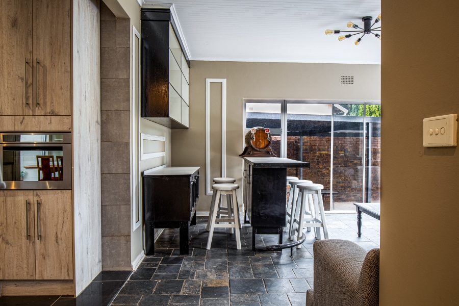 To Let 5 Bedroom Property for Rent in Constantia Kloof Gauteng