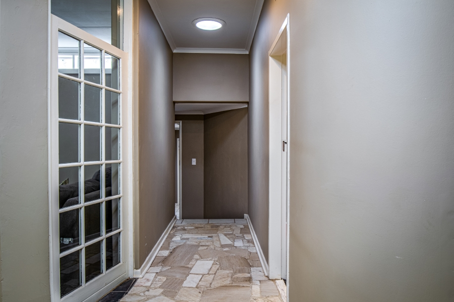 To Let 5 Bedroom Property for Rent in Constantia Kloof Gauteng