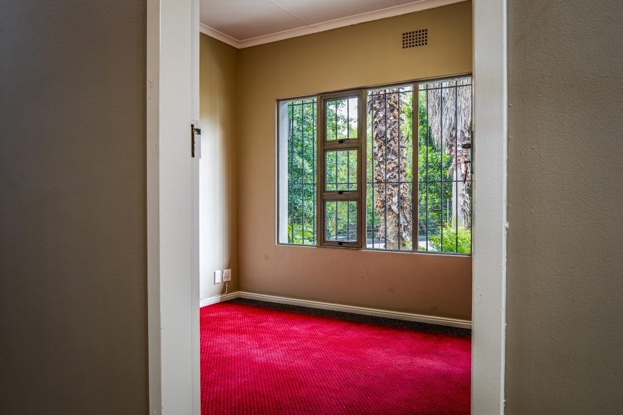 To Let 5 Bedroom Property for Rent in Constantia Kloof Gauteng