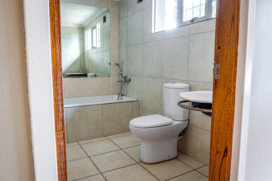 To Let 5 Bedroom Property for Rent in Constantia Kloof Gauteng