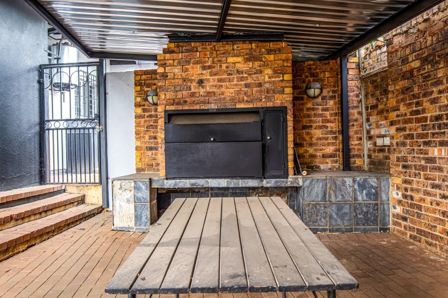 To Let 5 Bedroom Property for Rent in Constantia Kloof Gauteng