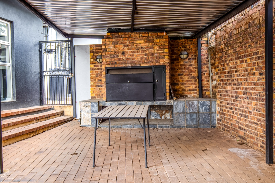 To Let 5 Bedroom Property for Rent in Constantia Kloof Gauteng