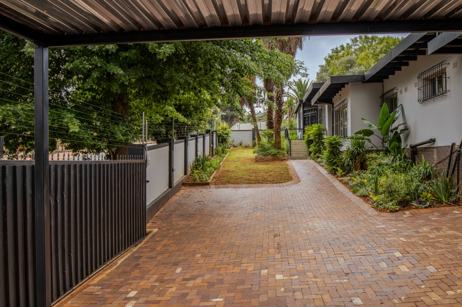 To Let 5 Bedroom Property for Rent in Constantia Kloof Gauteng