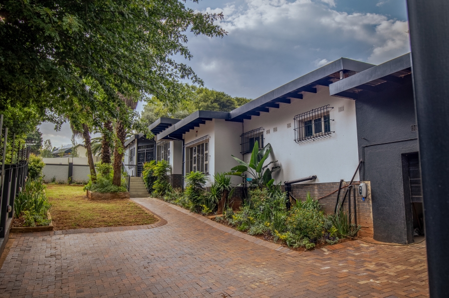 To Let 5 Bedroom Property for Rent in Constantia Kloof Gauteng