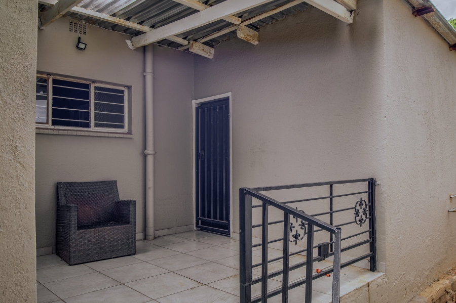 To Let 5 Bedroom Property for Rent in Constantia Kloof Gauteng