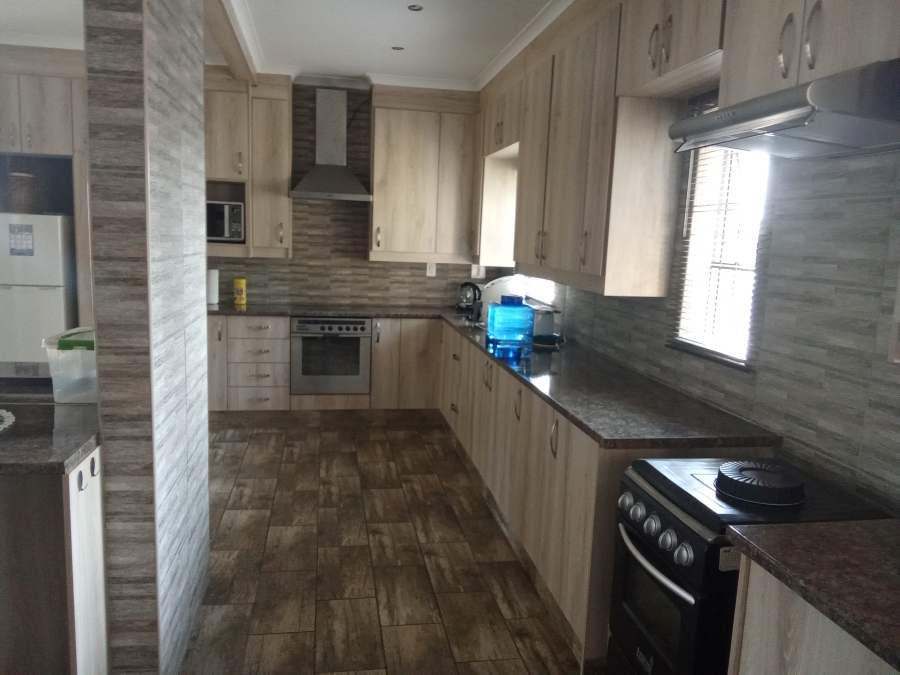 4 Bedroom Property for Sale in Roodekrans Gauteng
