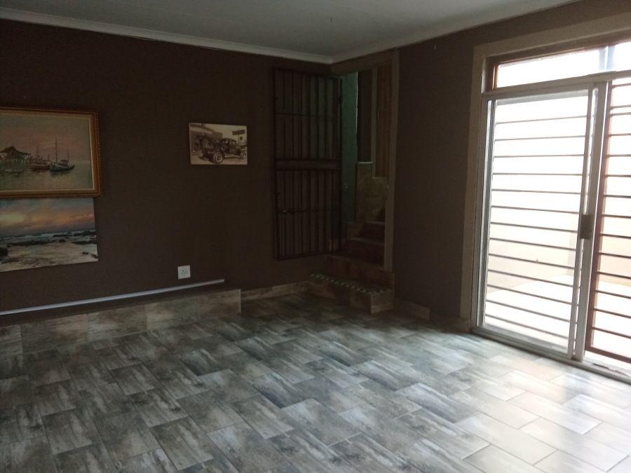 4 Bedroom Property for Sale in Roodekrans Gauteng