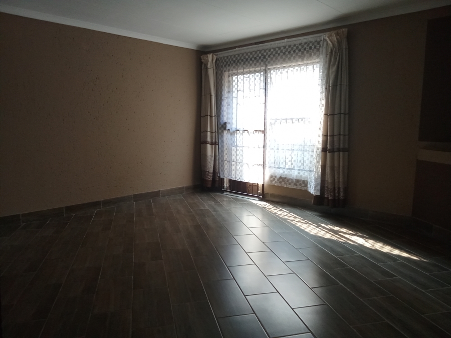 4 Bedroom Property for Sale in Roodekrans Gauteng