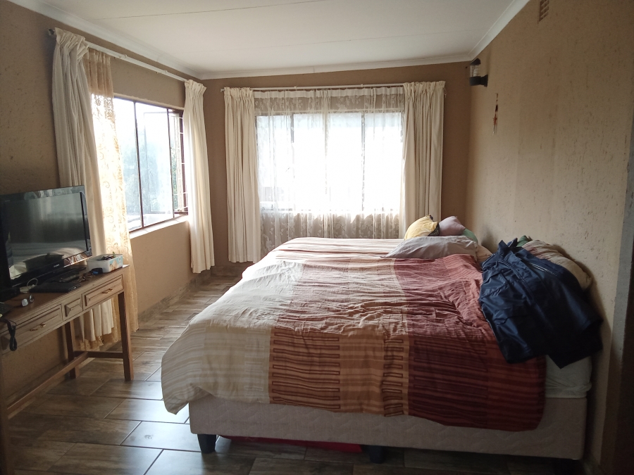 4 Bedroom Property for Sale in Roodekrans Gauteng
