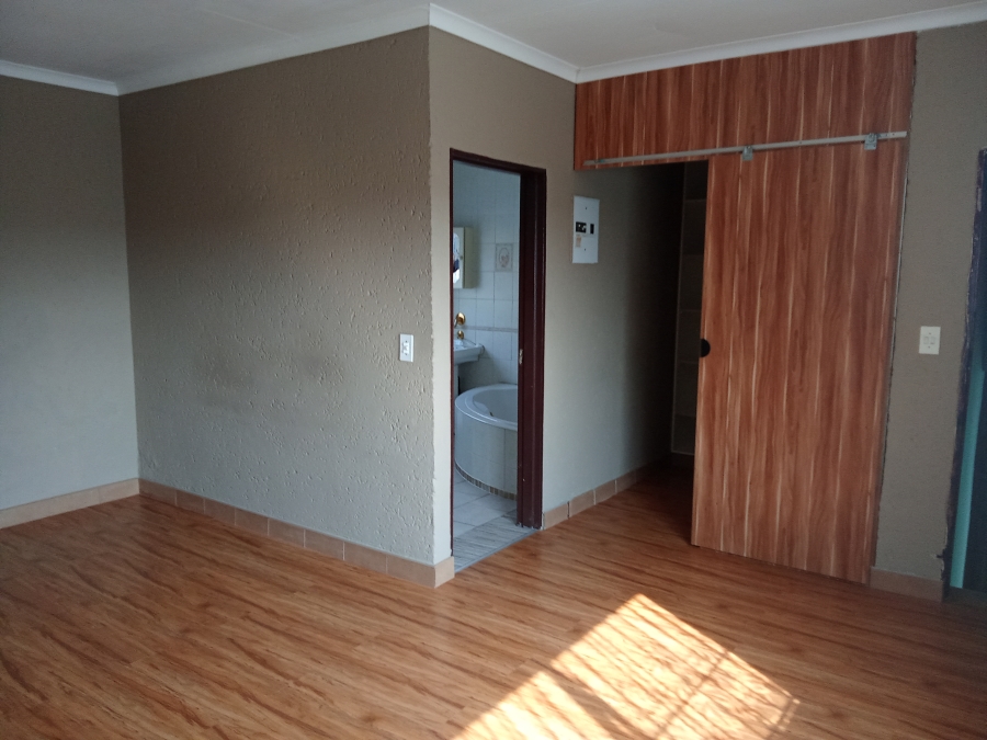 4 Bedroom Property for Sale in Roodekrans Gauteng