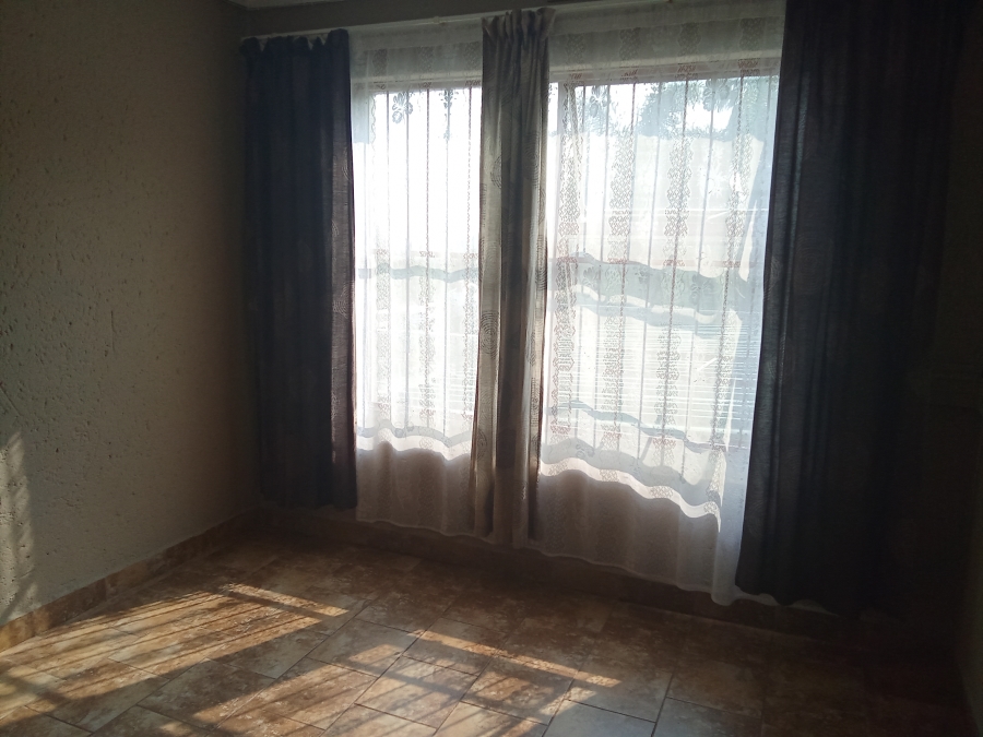 4 Bedroom Property for Sale in Roodekrans Gauteng