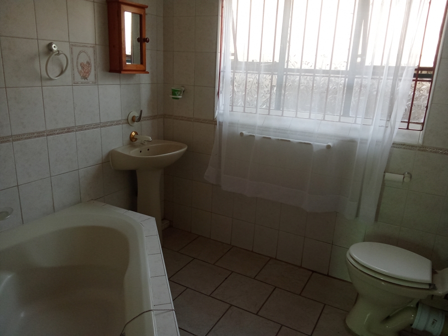 4 Bedroom Property for Sale in Roodekrans Gauteng
