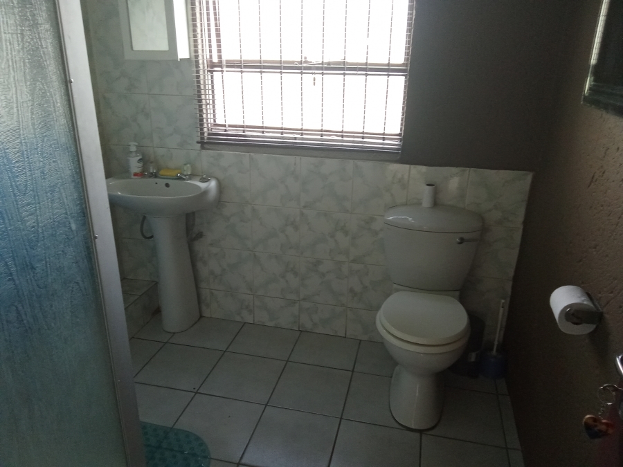 4 Bedroom Property for Sale in Roodekrans Gauteng