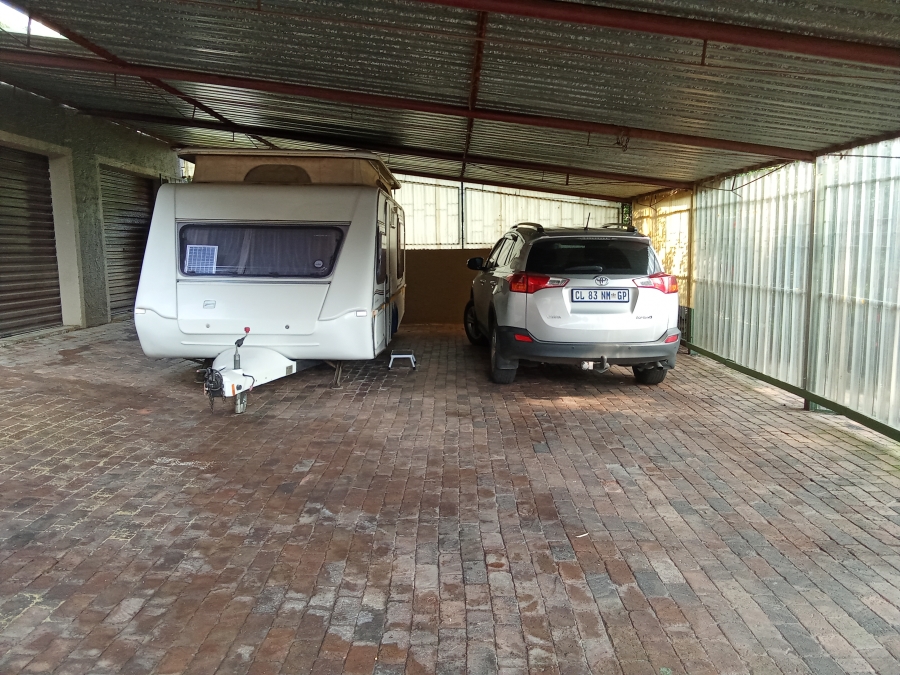 4 Bedroom Property for Sale in Roodekrans Gauteng