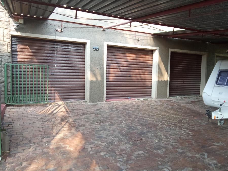 4 Bedroom Property for Sale in Roodekrans Gauteng