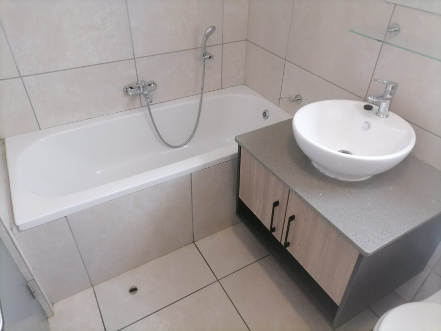 To Let 2 Bedroom Property for Rent in Zwartkop Gauteng