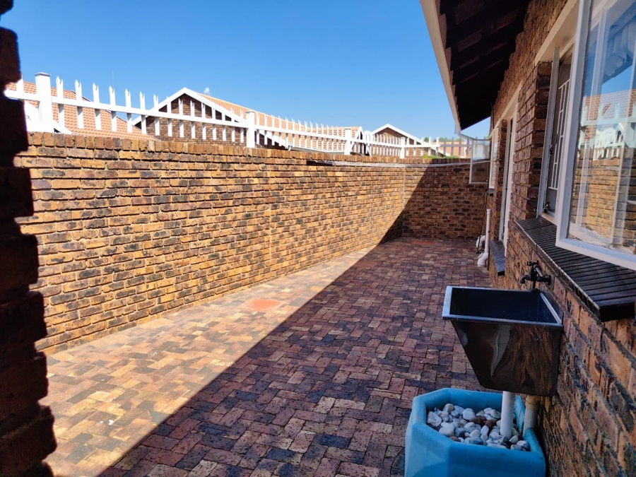 To Let 3 Bedroom Property for Rent in Arcon Park Gauteng
