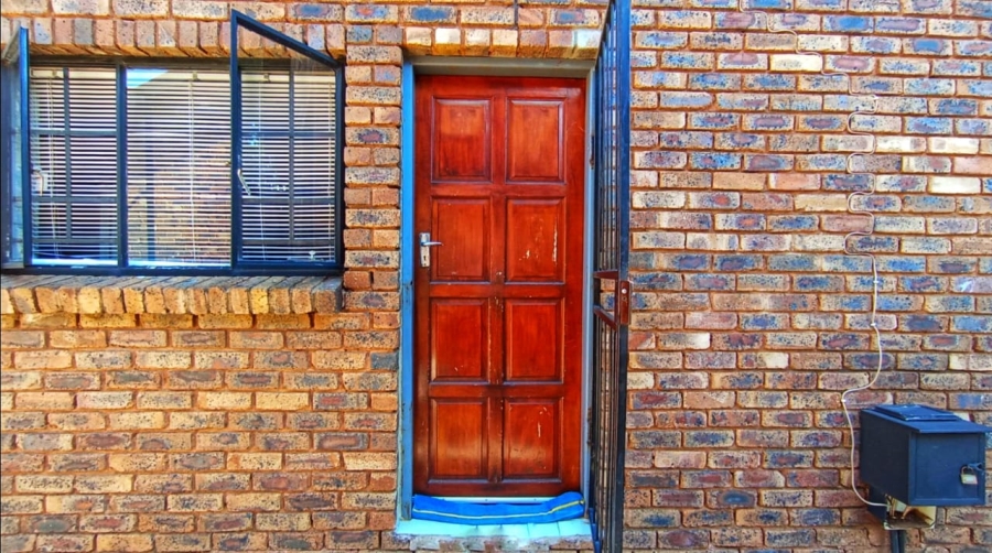 1 Bedroom Property for Sale in Philip Nel Park Gauteng