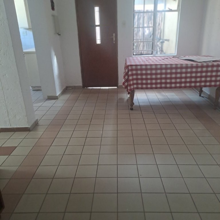 To Let 1 Bedroom Property for Rent in Highlands North Gauteng