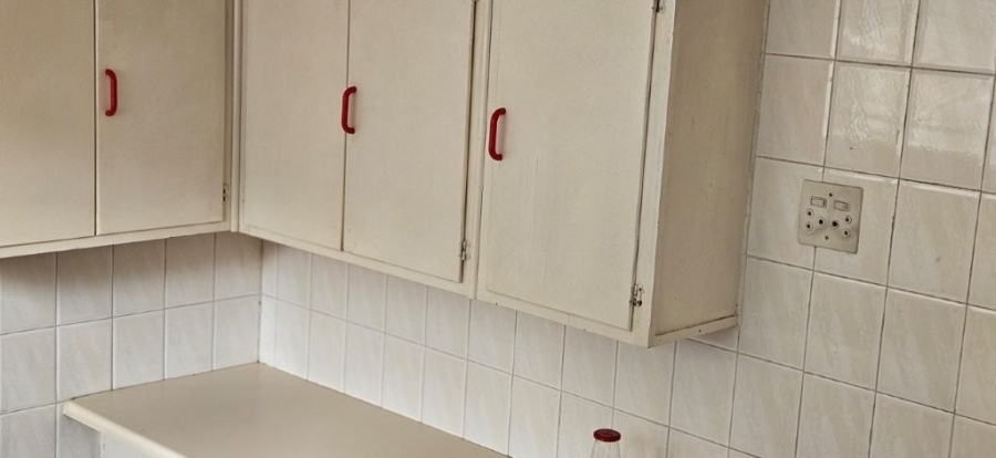 To Let 1 Bedroom Property for Rent in Highlands North Gauteng