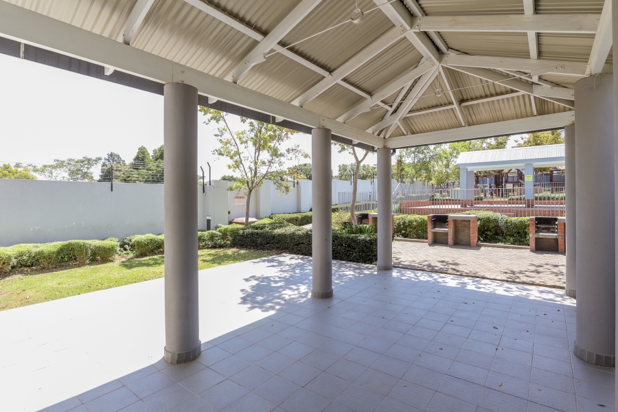 2 Bedroom Property for Sale in Chartwell Gauteng