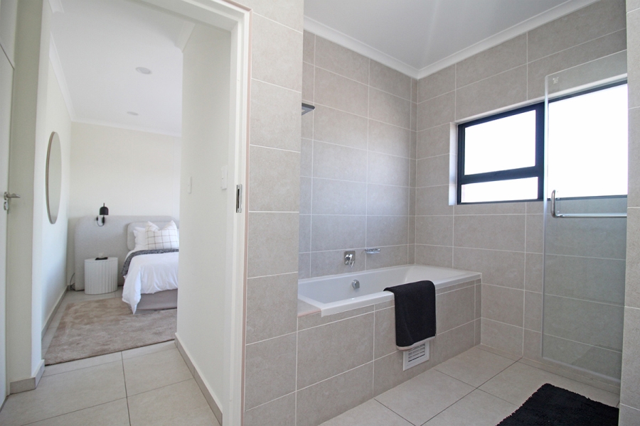 3 Bedroom Property for Sale in Greenstone Hill Gauteng