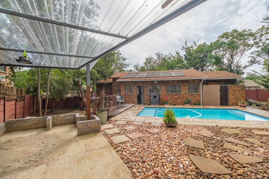 3 Bedroom Property for Sale in Glenvista Gauteng