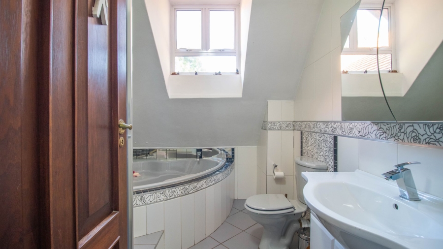 6 Bedroom Property for Sale in Lambton Gauteng